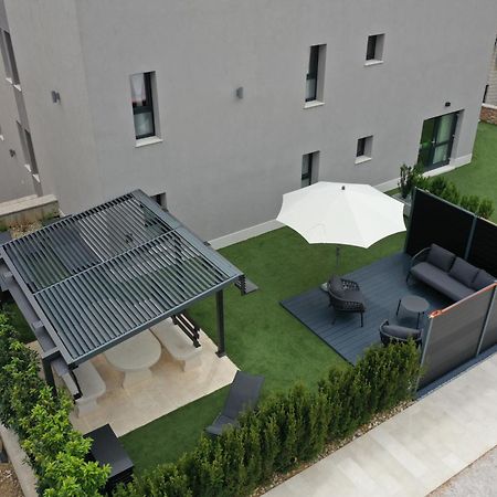 Grey House Apartment Бол Екстериор снимка